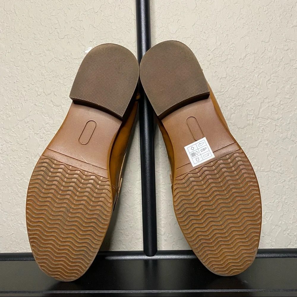 Skechers Air Cooled Memory Foam Leather Loafer-Womens 8.5